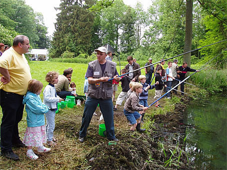 Initiations à la pêche organisées lors de pêche en fête