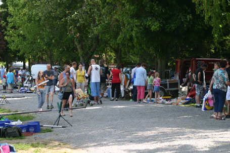Brocante organisée à Tubize aux étangs de Coeurcq lors de Pêche en fête 2010